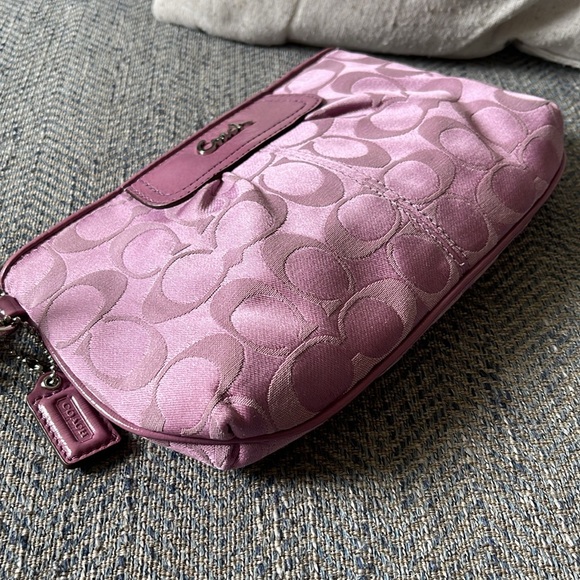 Coach Light Purple Canvas C Signature Patent Leather Trim Wristlet Wallet - Picture 5 of 16